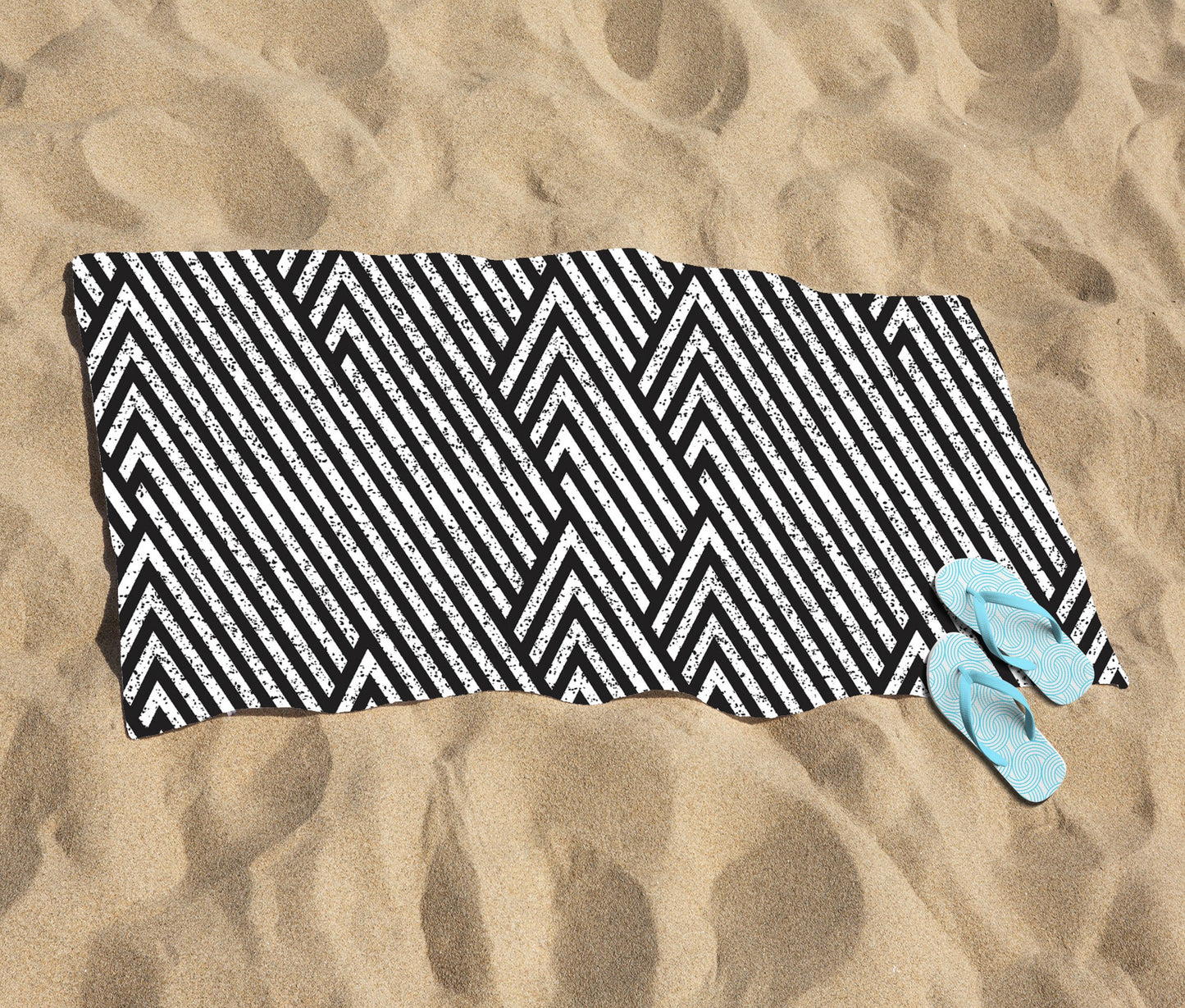 Oblique Black Grunge Pattern Beach Towel