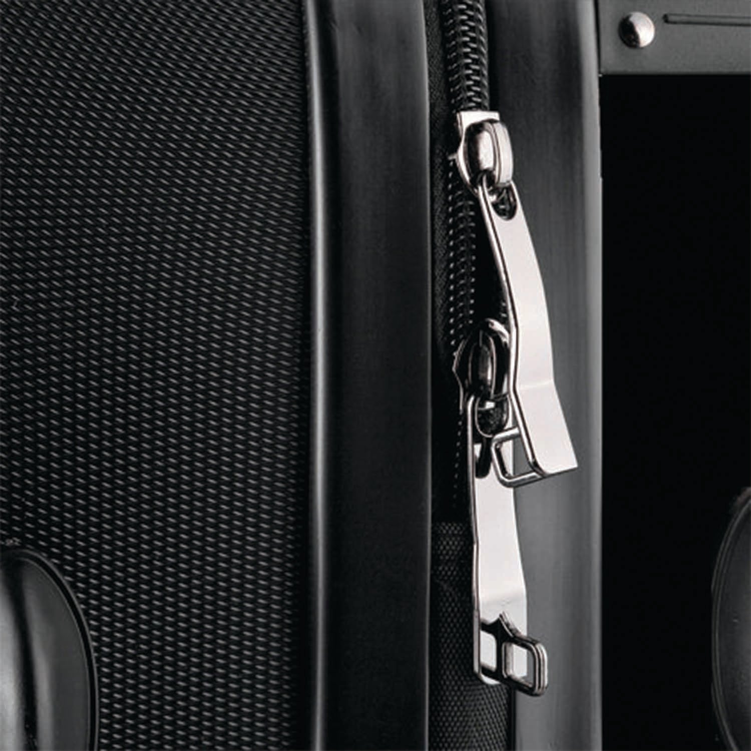 Germany Hexa Suitcase - Close up of suitcase zips